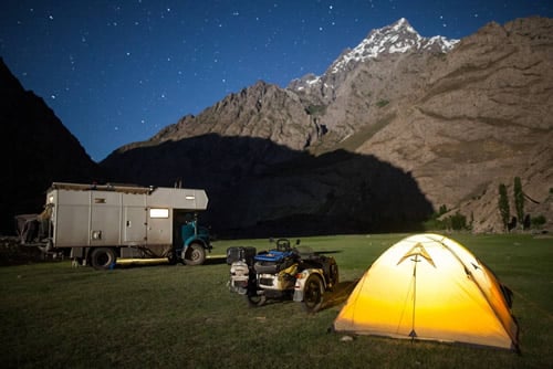 Zelt oder Wohnmobil? Die richtige Campingausstattung ist wichtig!